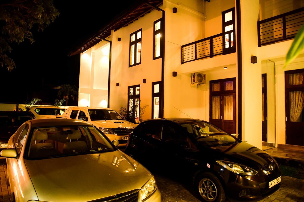 Hotel Bella Vista อนุราธปุระ ภายนอก รูปภาพ